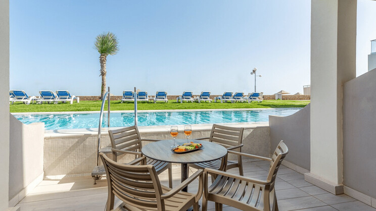 Open Plan Suite Shared Pool